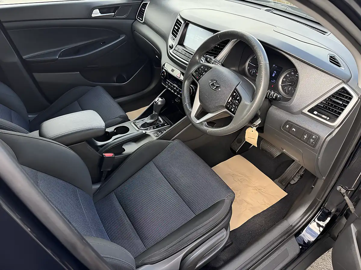 Used 2017 Hyundai Tucson Se Nav Black - Interior and Exterior details 9