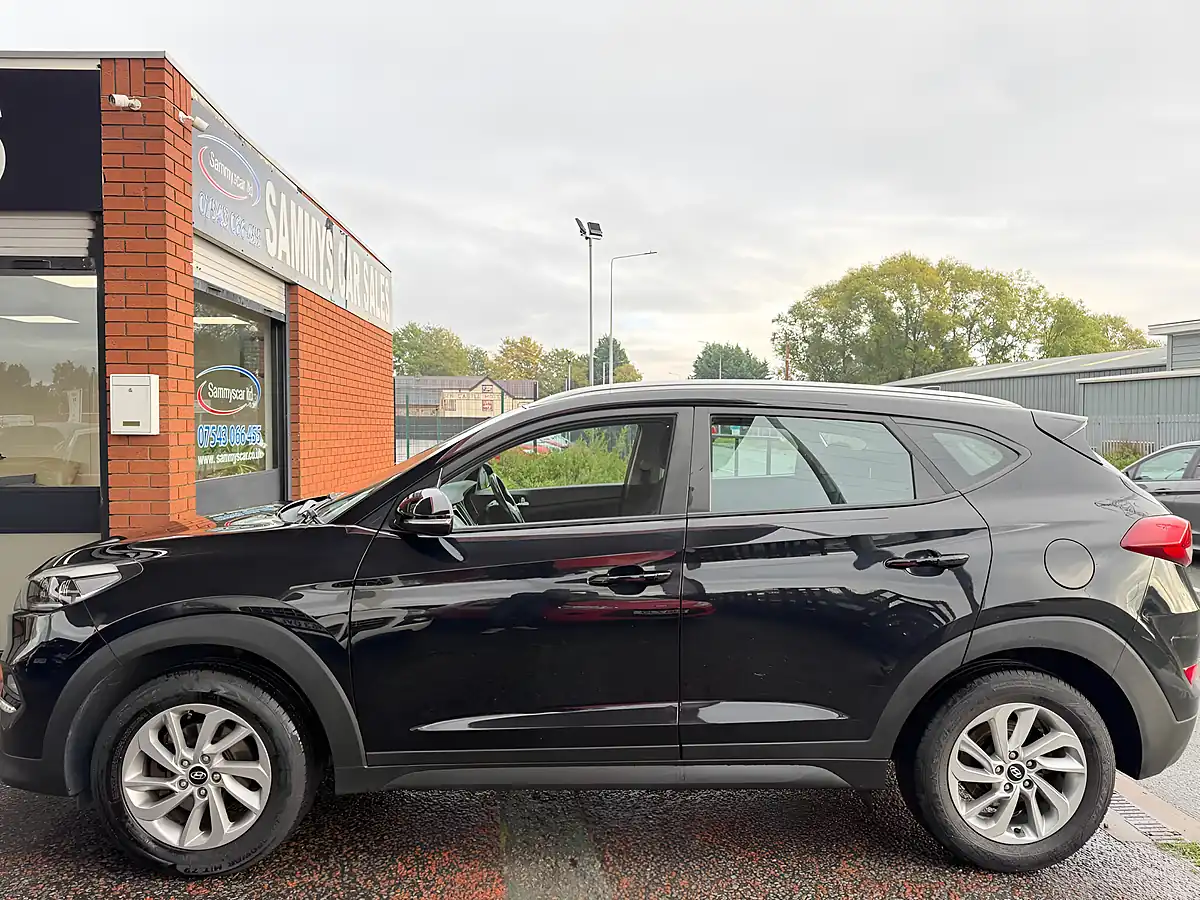 Used 2017 Hyundai Tucson Se Nav Black - Interior and Exterior details 8