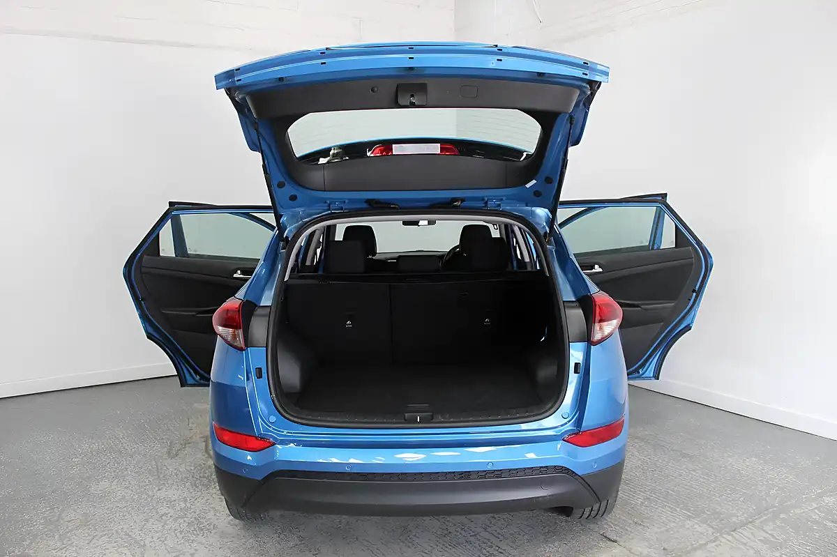 Used 2017 Hyundai Tucson Se Nav Blue - Interior and Exterior details 11