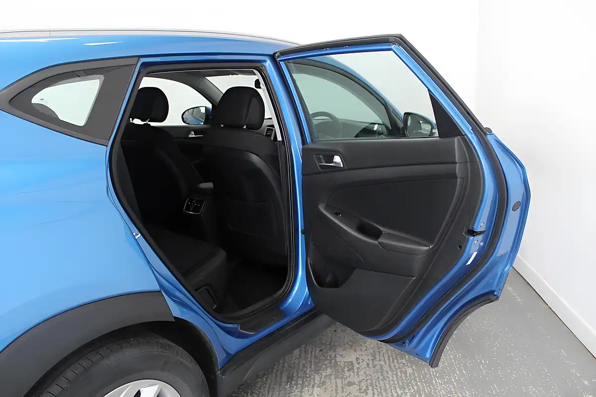 Used 2017 Hyundai Tucson Se Nav Blue - Interior and Exterior details 12