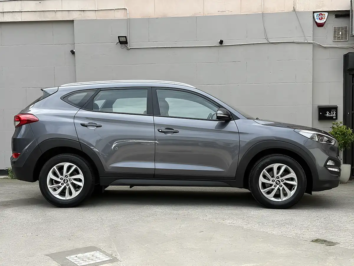Used 2017 Hyundai Tucson Se Nav Grey - Interior and Exterior details 5