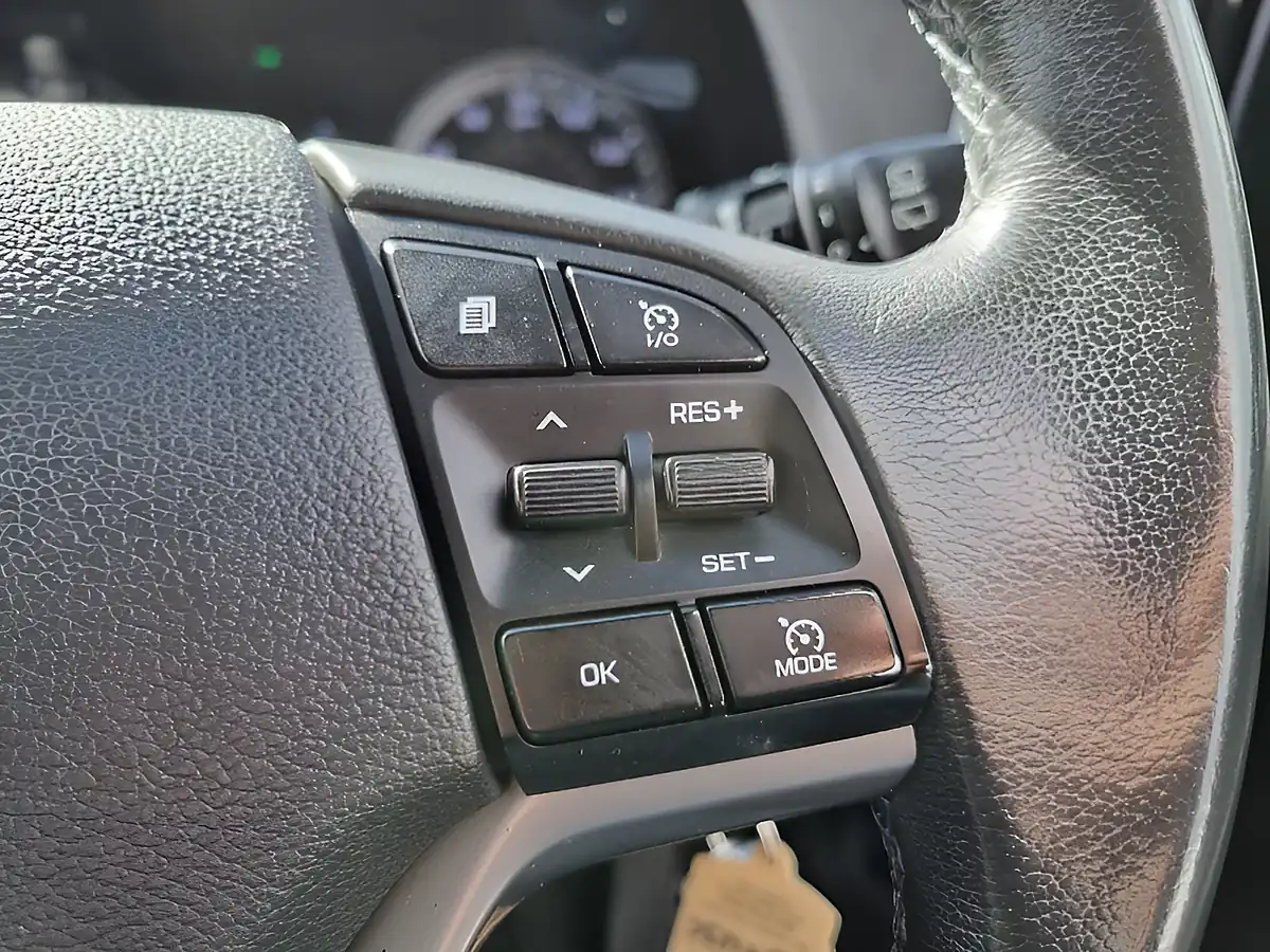Used 2017 Hyundai Tucson Se Nav Platinum Silver Metallic - Interior and Exterior details 14