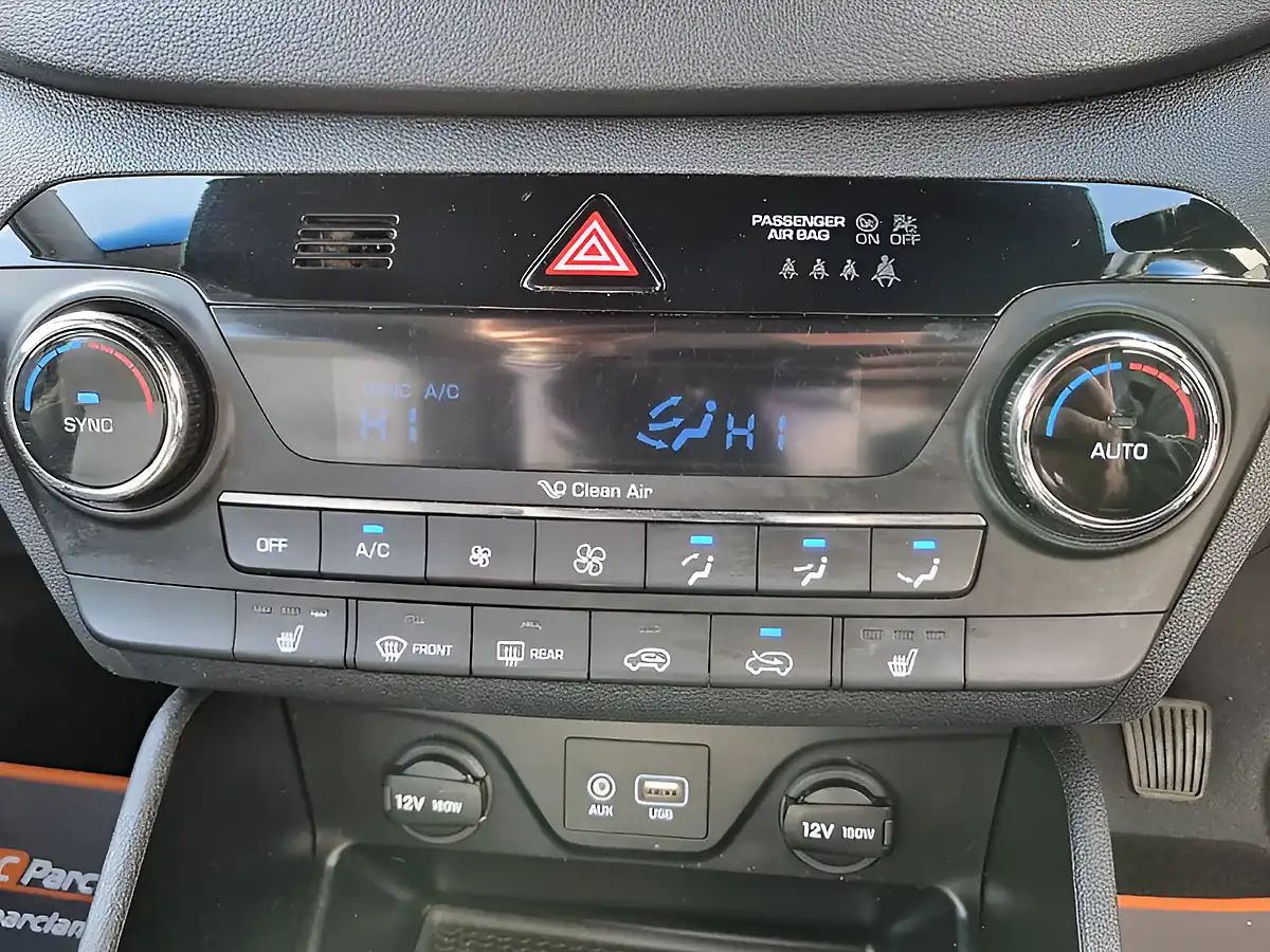 Used 2017 Hyundai Tucson Se Nav Platinum Silver Metallic - Interior and Exterior details 16