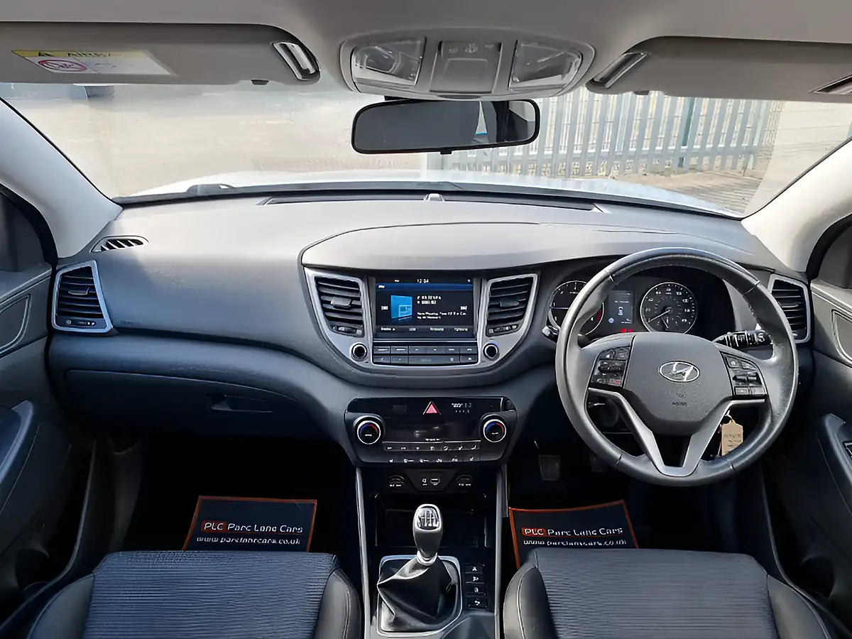Used 2017 Hyundai Tucson Se Nav Platinum Silver Metallic - Interior and Exterior details 19