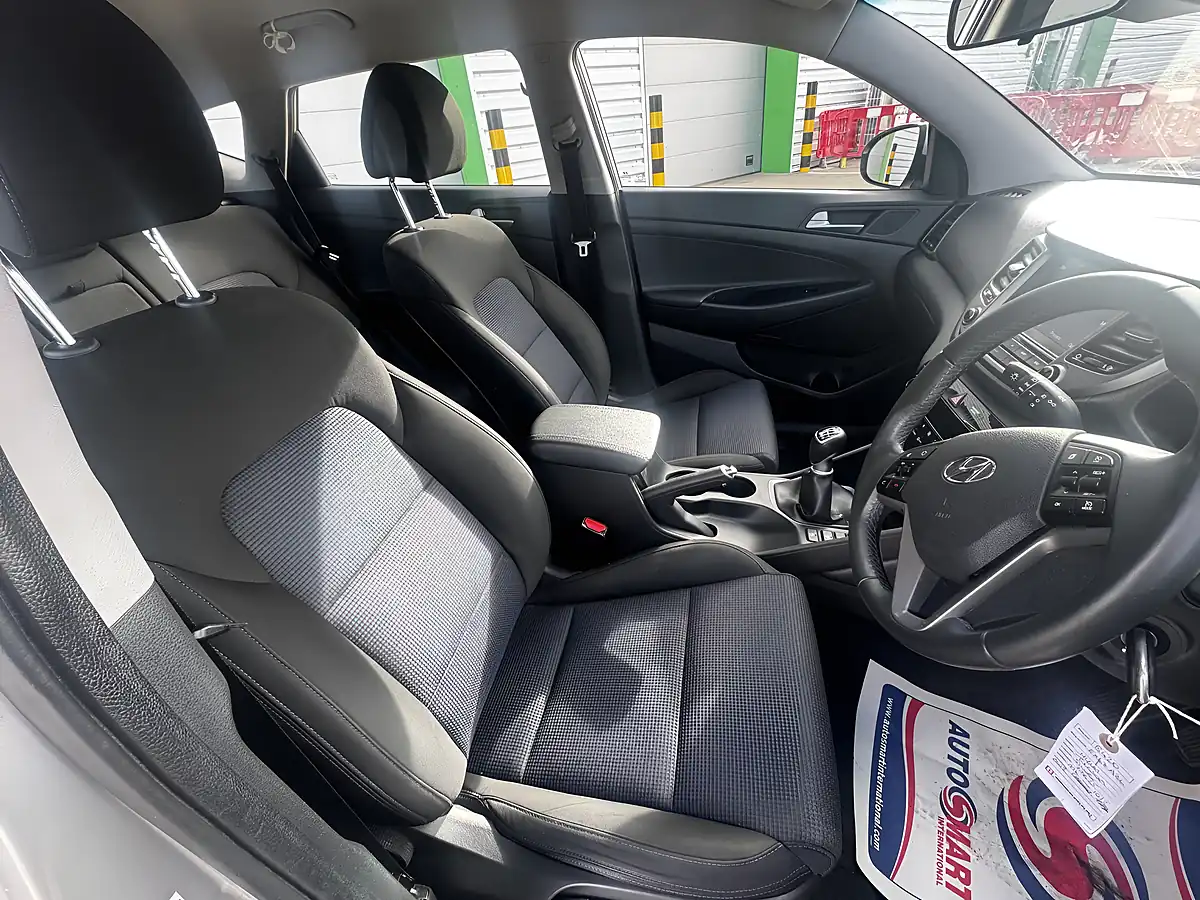 Used 2017 Hyundai Tucson Se Nav Silver - Interior and Exterior details 14