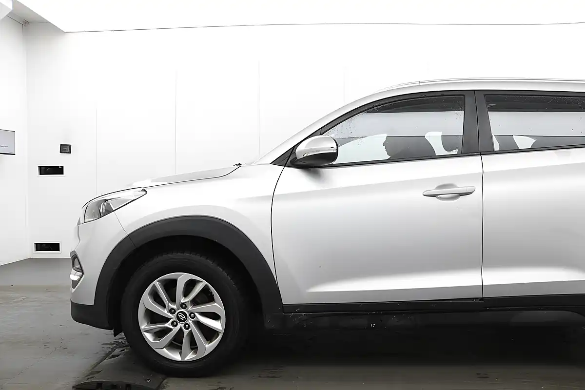 Used 2017 Hyundai Tucson Se Nav Silver - Interior and Exterior details 8