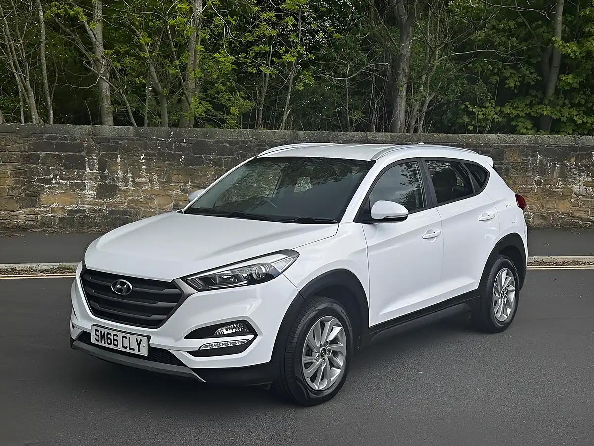 Used 2017 Hyundai Tucson Se Nav White - Front View