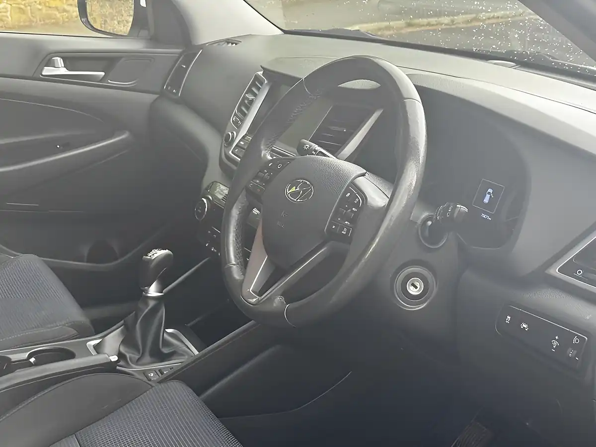Used 2017 Hyundai Tucson Se Nav White - Interior and Exterior details 10