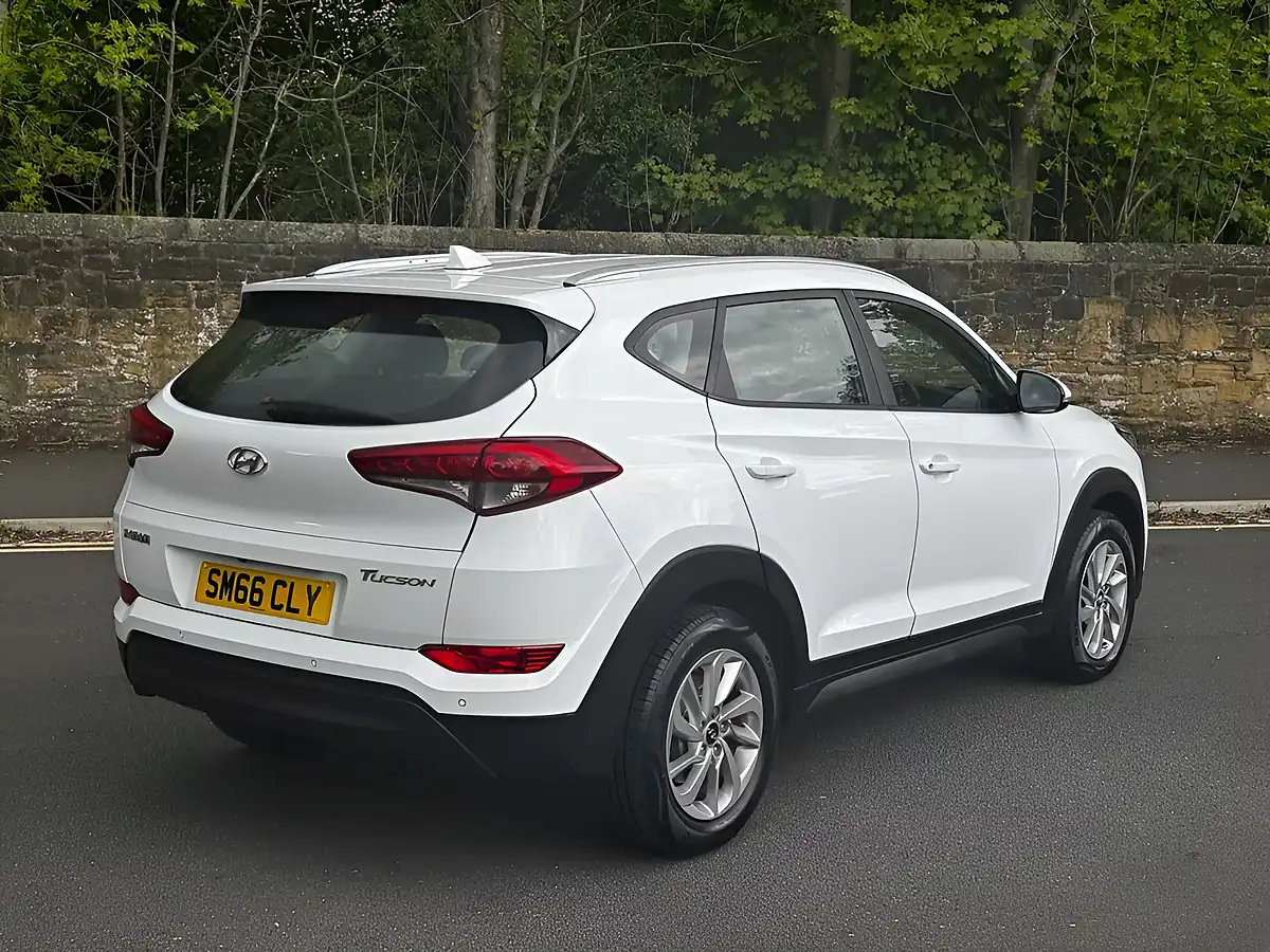 Used 2017 Hyundai Tucson Se Nav White - Interior and Exterior details 11