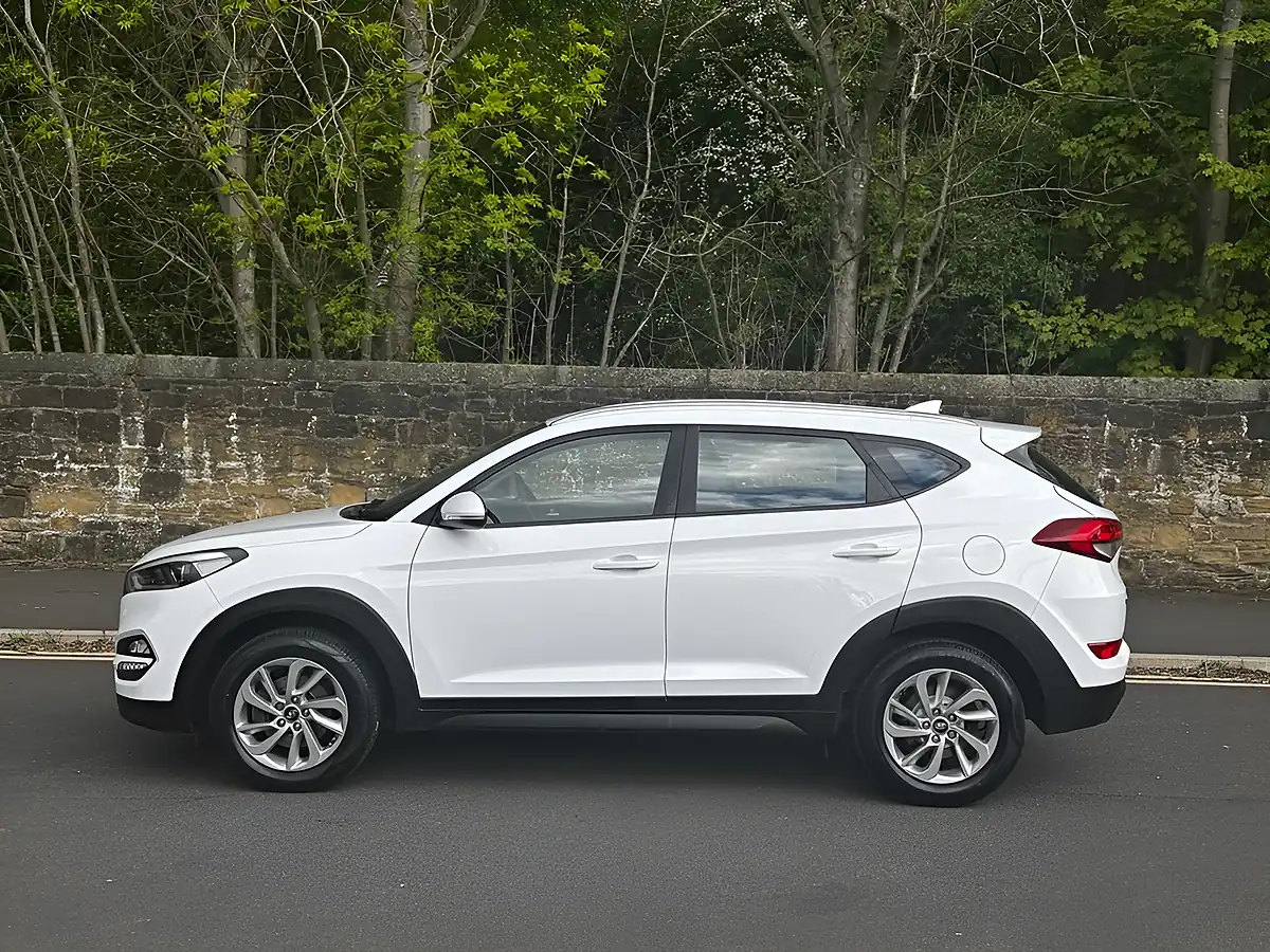 Used 2017 Hyundai Tucson Se Nav White - Interior and Exterior details 13