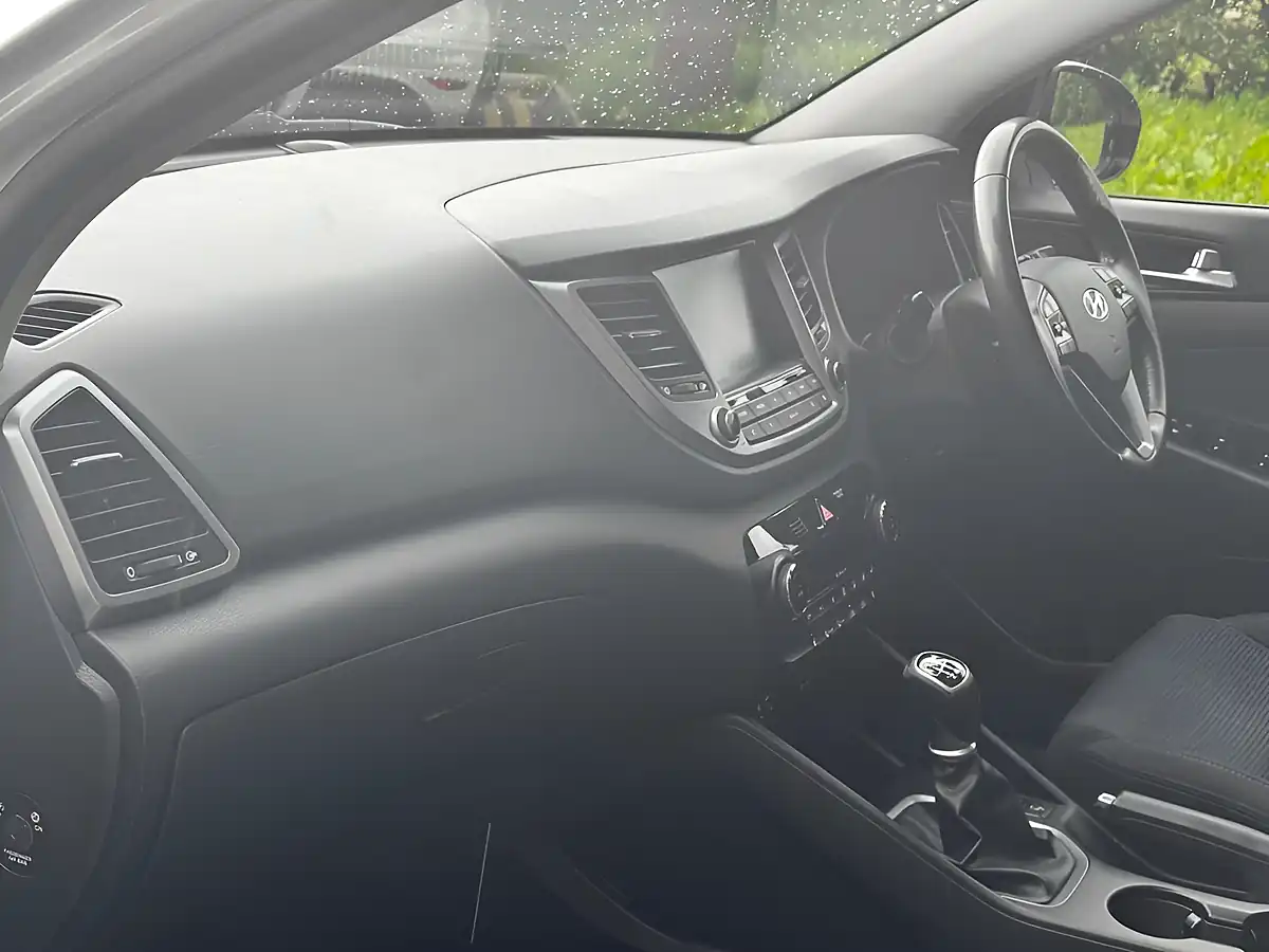 Used 2017 Hyundai Tucson Se Nav White - Interior and Exterior details 16