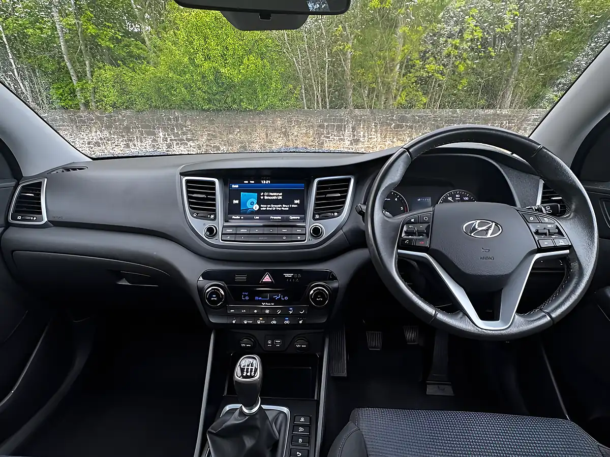 Used 2017 Hyundai Tucson Se Nav White - Interior and Exterior details 2