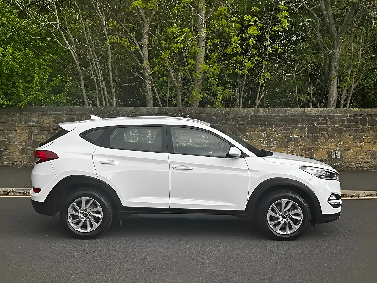 Used 2017 Hyundai Tucson Se Nav White - Interior and Exterior details 3