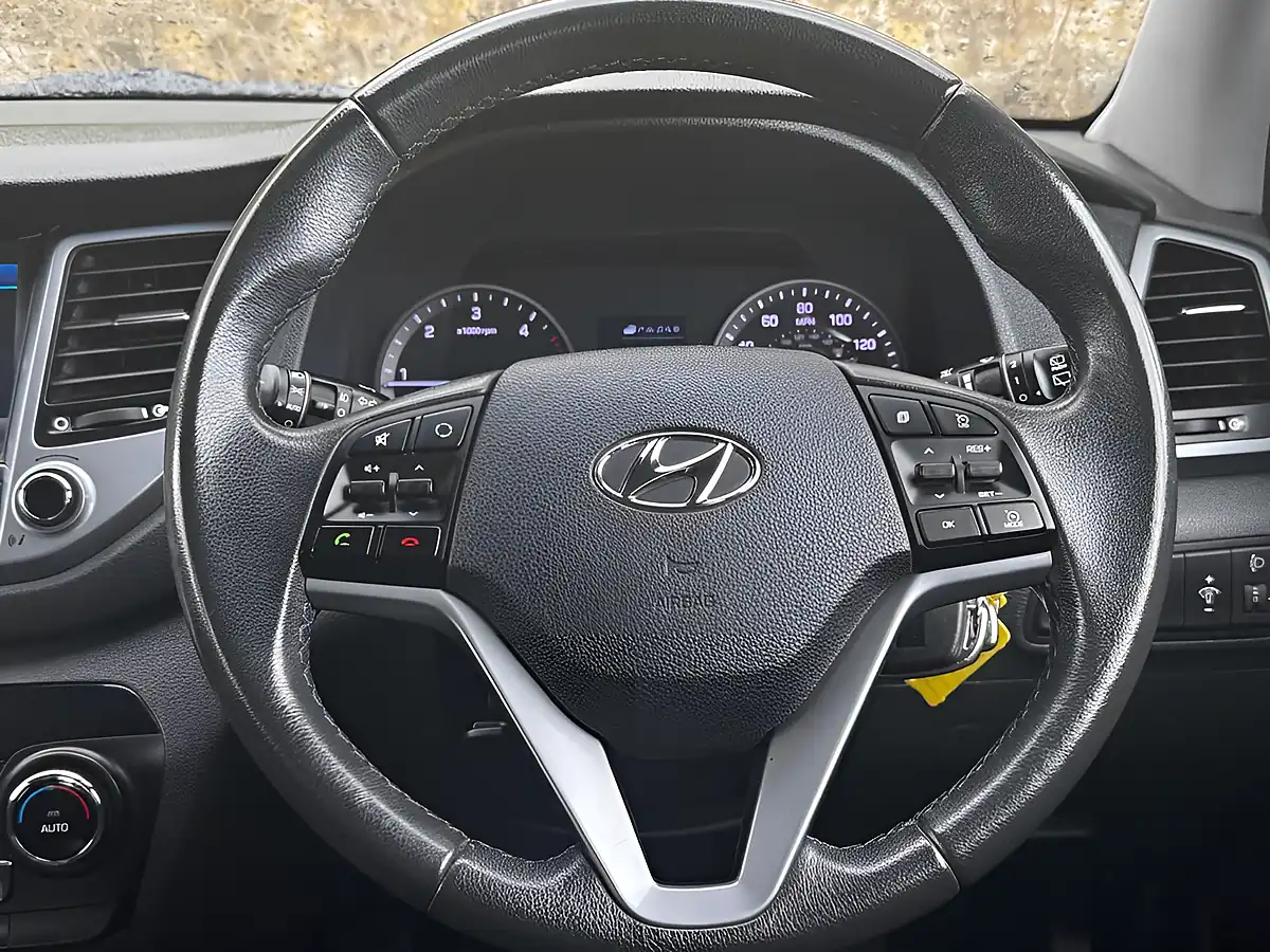 Used 2017 Hyundai Tucson Se Nav White - Interior and Exterior details 4