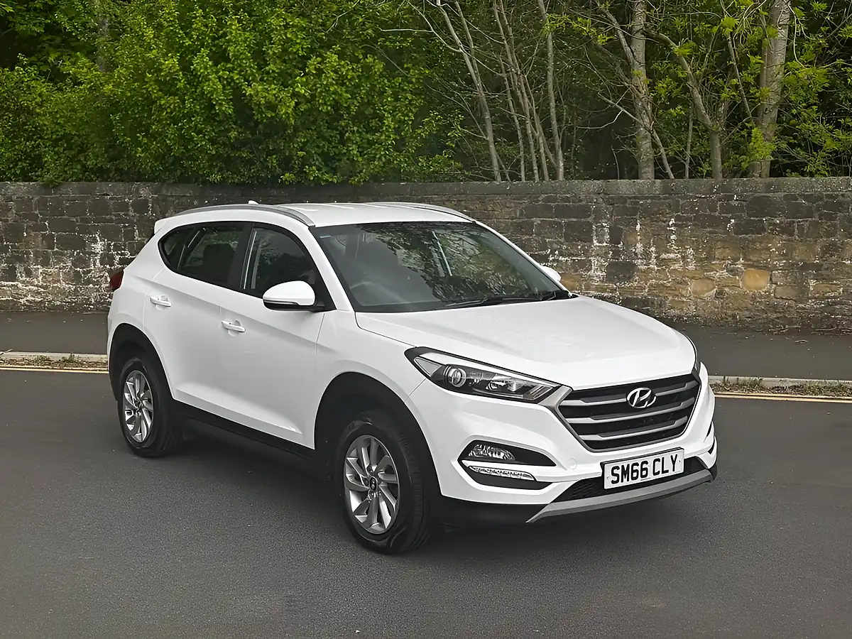 Used 2017 Hyundai Tucson Se Nav White - Interior and Exterior details 5