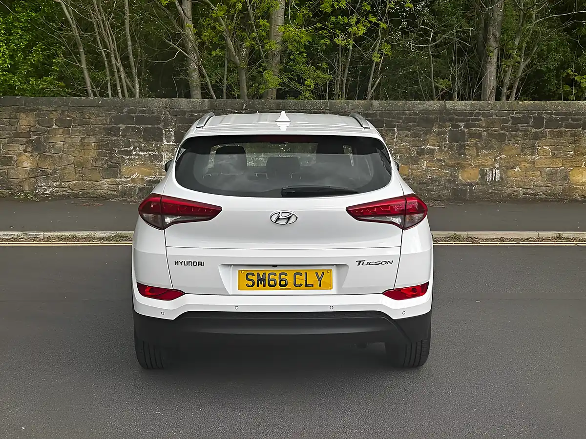 Used 2017 Hyundai Tucson Se Nav White - Interior and Exterior details 7