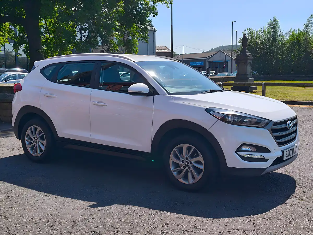 Used 2017 Hyundai Tucson Se Nav White - Interior and Exterior details 10