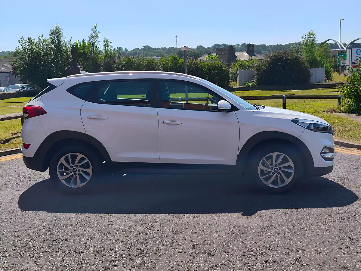 Used 2017 Hyundai Tucson Se Nav White - Interior and Exterior details 11