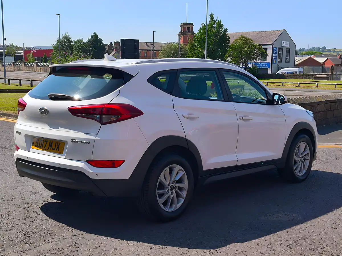 Used 2017 Hyundai Tucson Se Nav White - Interior and Exterior details 12