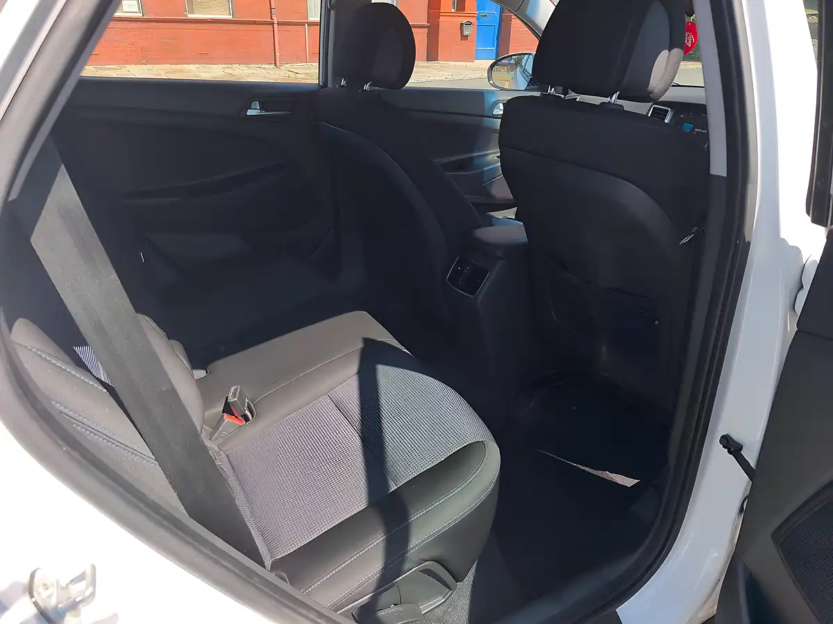 Used 2017 Hyundai Tucson Se Nav White - Interior and Exterior details 16