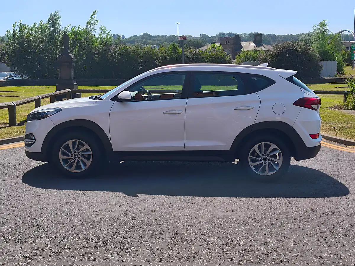 Used 2017 Hyundai Tucson Se Nav White - Interior and Exterior details 17
