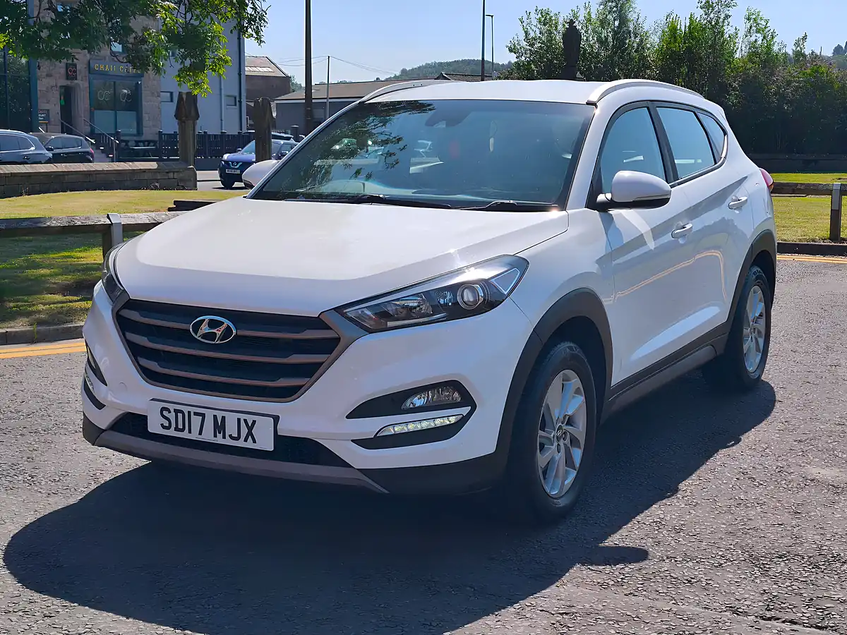 Used 2017 Hyundai Tucson Se Nav White - Interior and Exterior details 3