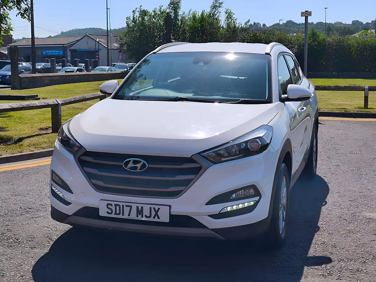 Used 2017 Hyundai Tucson Se Nav White - Interior and Exterior details 5