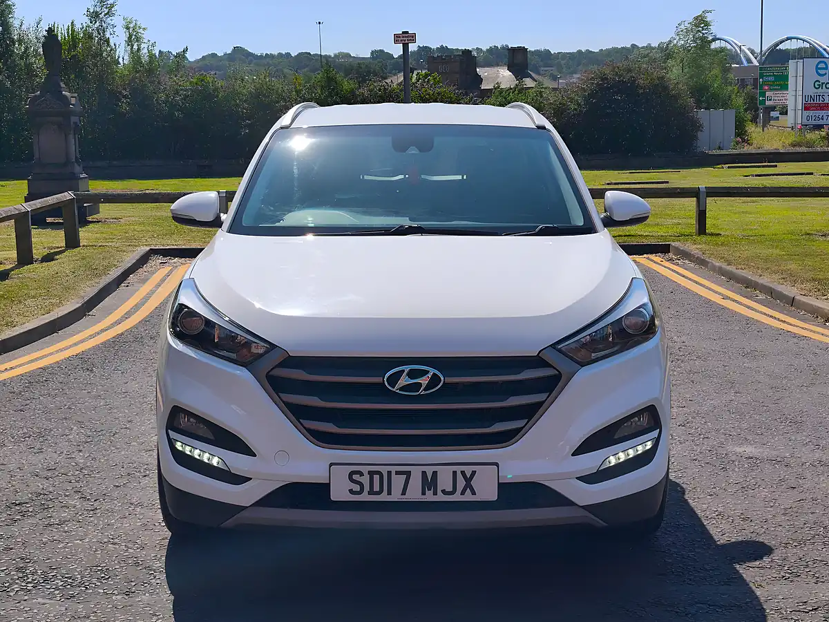 Used 2017 Hyundai Tucson Se Nav White - Interior and Exterior details 6