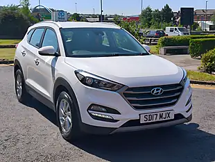 Used 2017 Hyundai Tucson Se Nav White - Interior and Exterior details 9