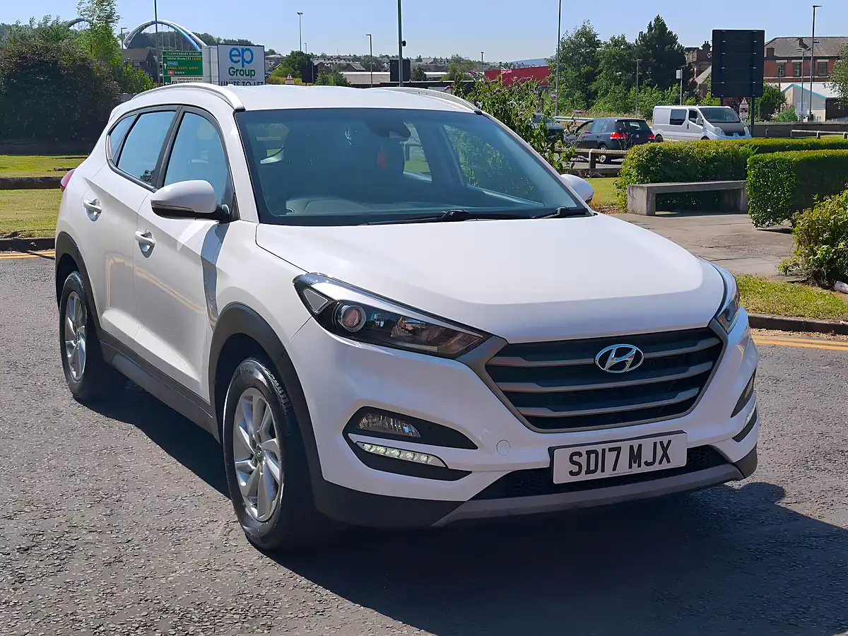 Used 2017 Hyundai Tucson Se Nav White - Interior and Exterior details 9