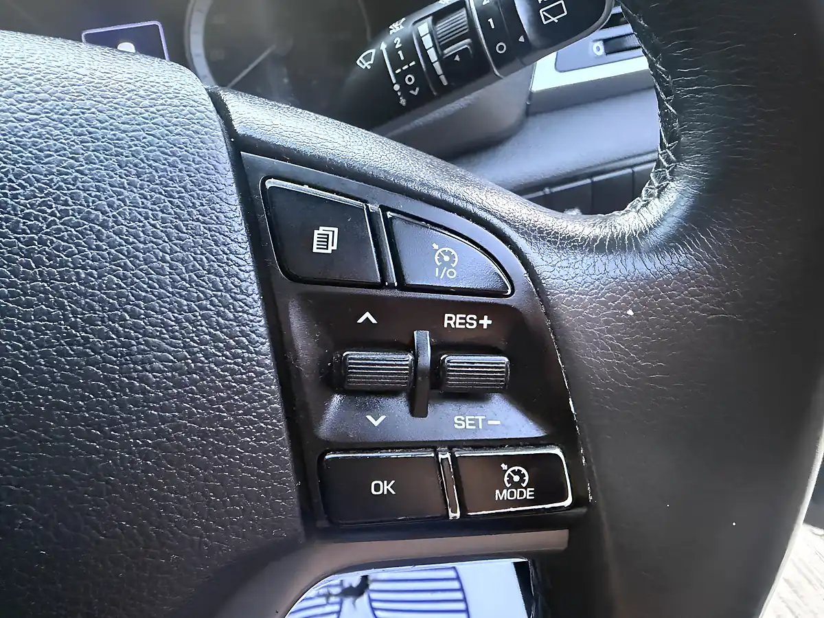 Used 2017 Hyundai Tucson Se Nav White - Interior and Exterior details 12