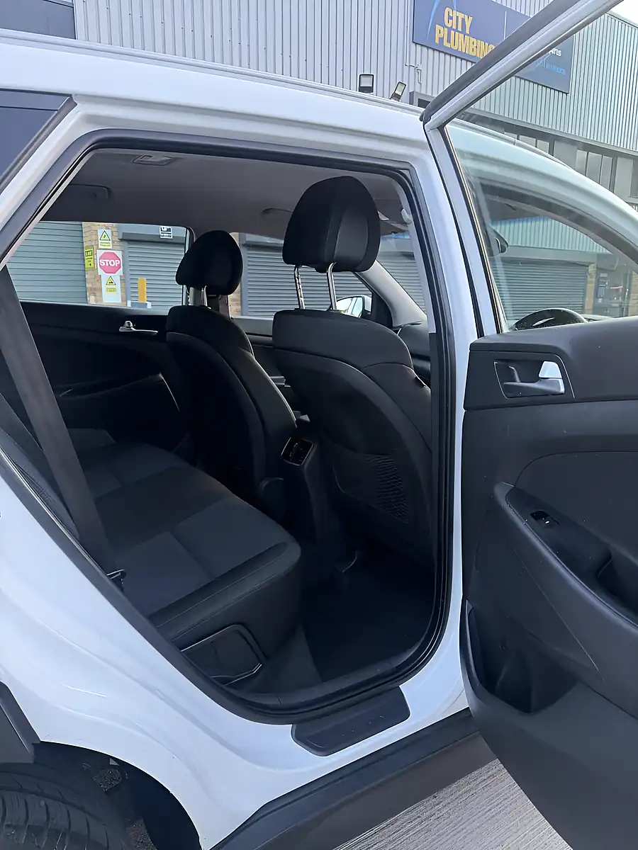 Used 2017 Hyundai Tucson Se Nav White - Interior and Exterior details 13