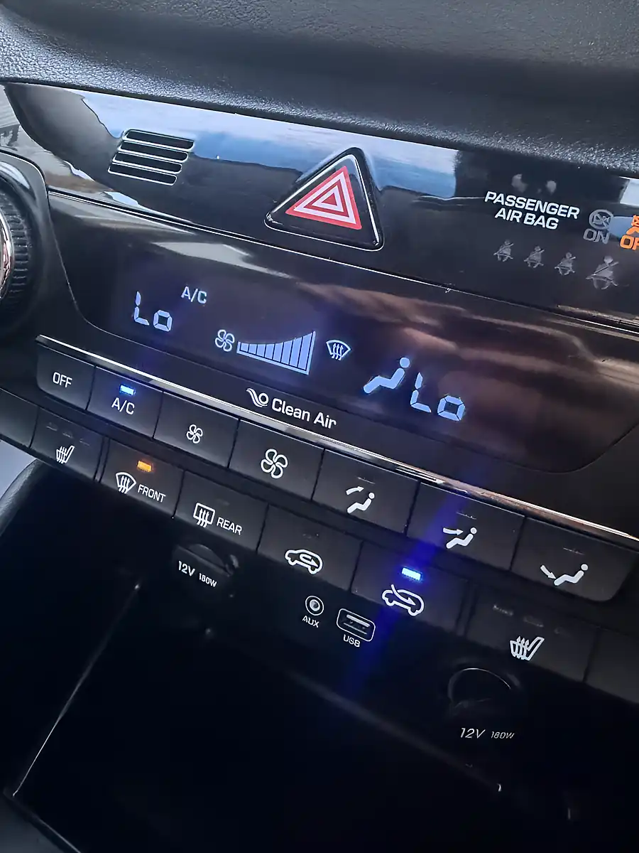 Used 2017 Hyundai Tucson Se Nav White - Interior and Exterior details 15
