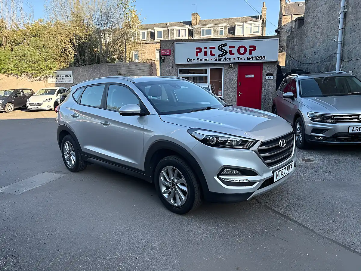 Used 2017 Hyundai Tucson Se Silver - Front View