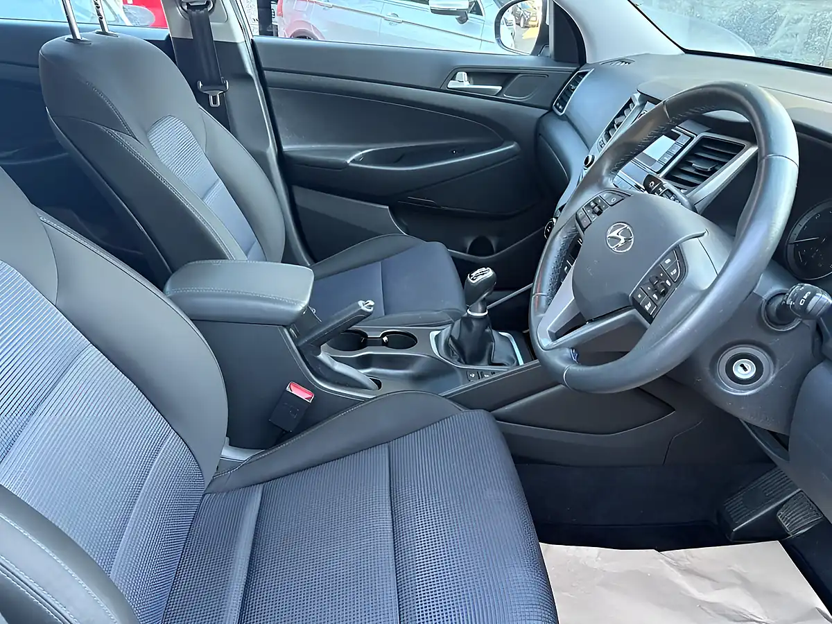 Used 2017 Hyundai Tucson Se Silver - Interior and Exterior details 10