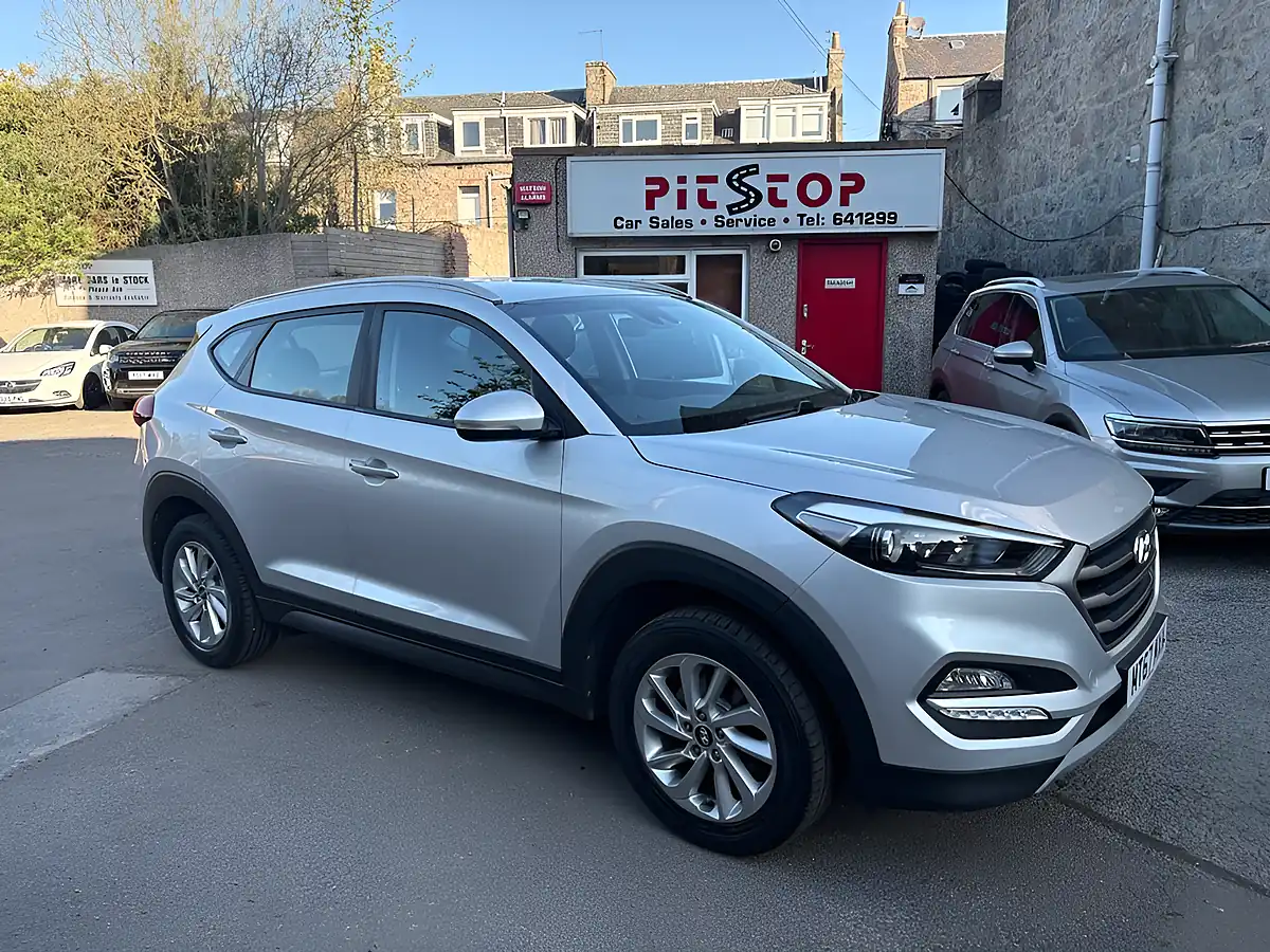 Used 2017 Hyundai Tucson Se Silver - Interior and Exterior details 2