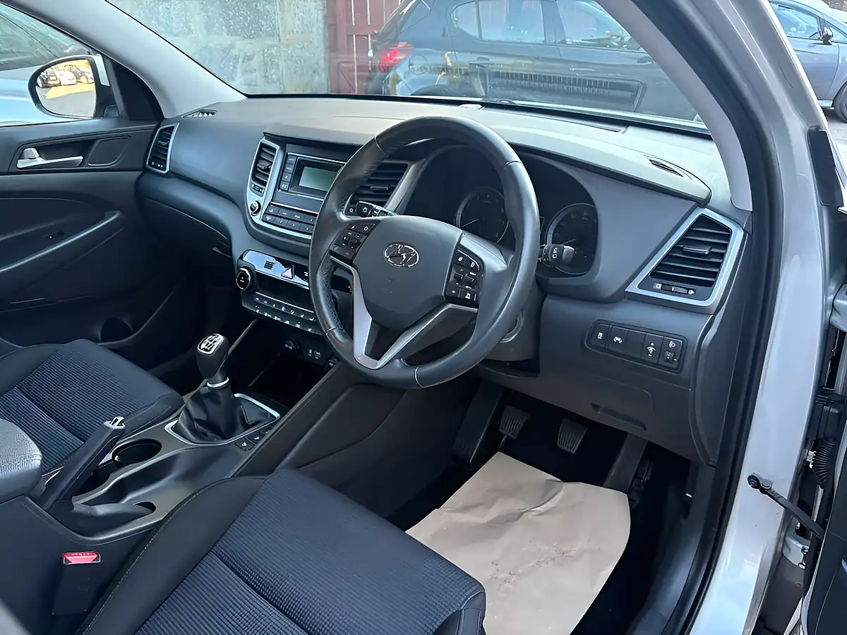 Used 2017 Hyundai Tucson Se Silver - Interior and Exterior details 9