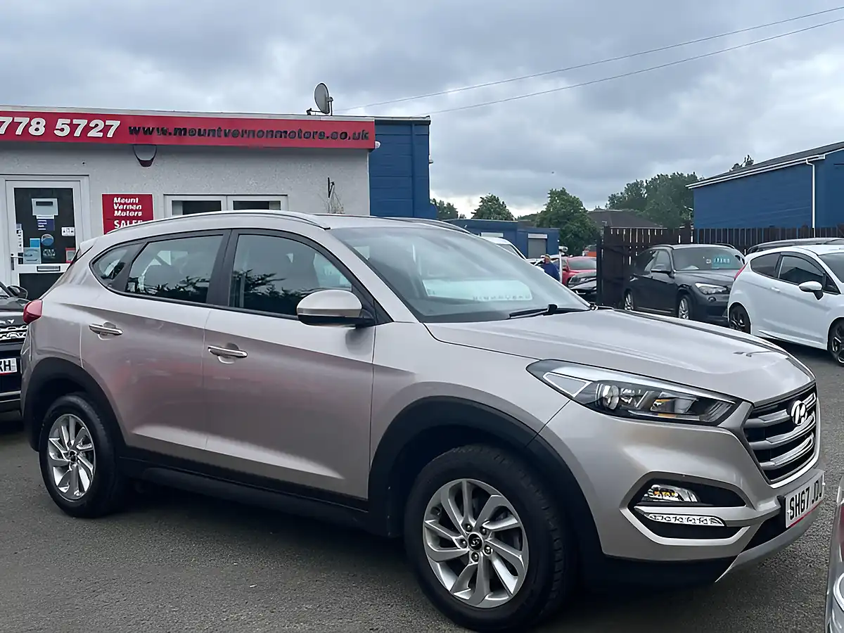 Used 2017 Hyundai Tucson Se White - Interior and Exterior details 11