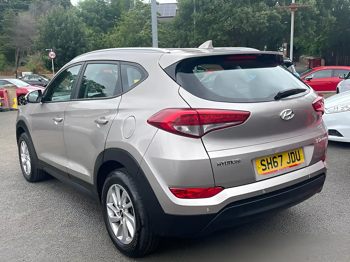 Used 2017 Hyundai Tucson Se White - Interior and Exterior details 6