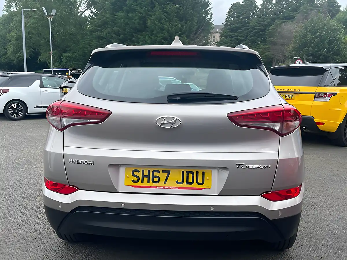 Used 2017 Hyundai Tucson Se White - Interior and Exterior details 7