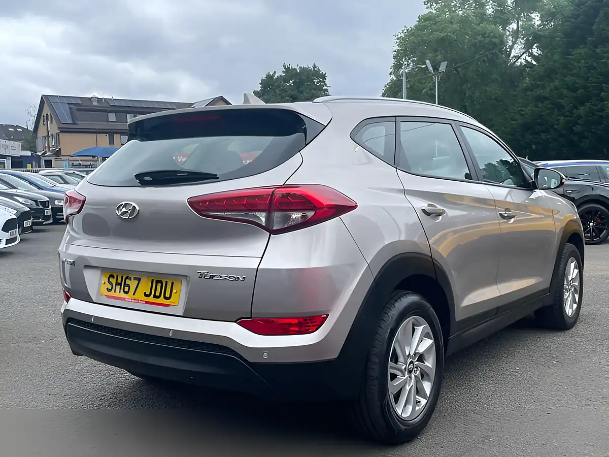 Used 2017 Hyundai Tucson Se White - Interior and Exterior details 8
