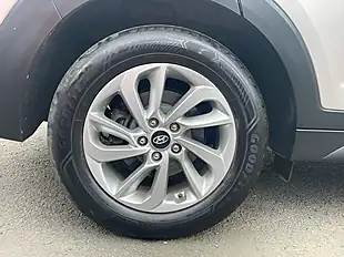 Used 2017 Hyundai Tucson Se White - Interior and Exterior details 9