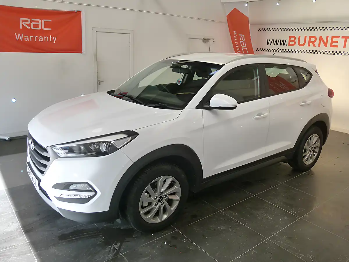 Used 2017 Hyundai Tucson Se White - Interior and Exterior details 11