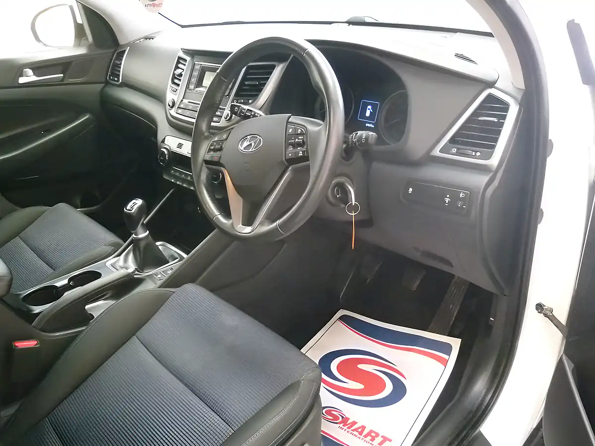 Used 2017 Hyundai Tucson Se White - Interior and Exterior details 13