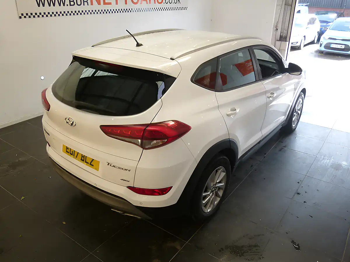 Used 2017 Hyundai Tucson Se White - Interior and Exterior details 20