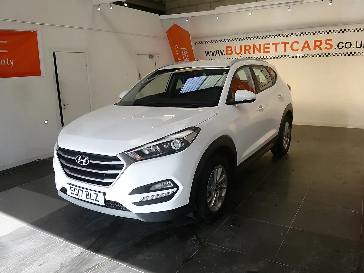 Used 2017 Hyundai Tucson Se White - Interior and Exterior details 5
