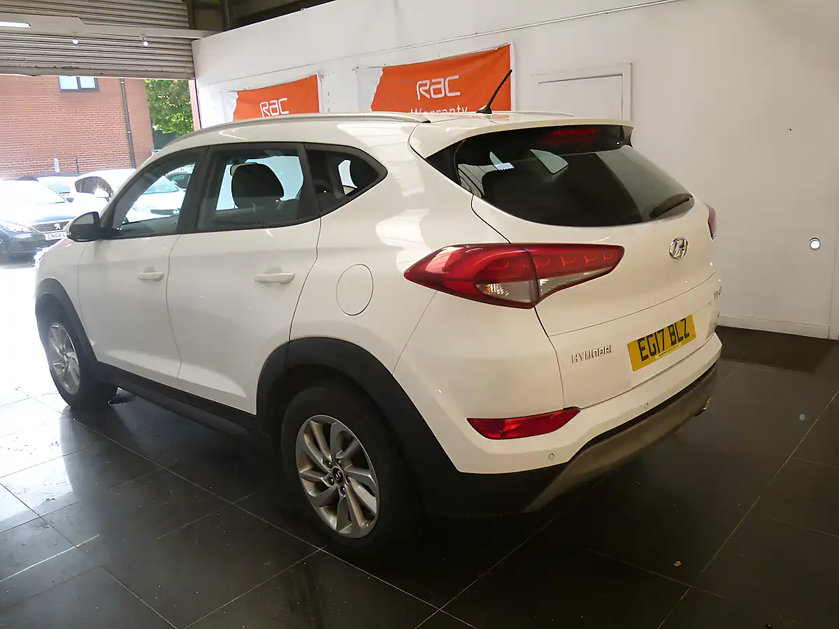 Used 2017 Hyundai Tucson Se White - Interior and Exterior details 6
