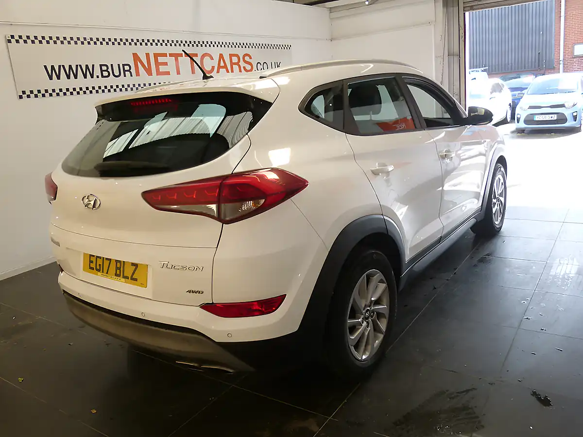 Used 2017 Hyundai Tucson Se White - Interior and Exterior details 8