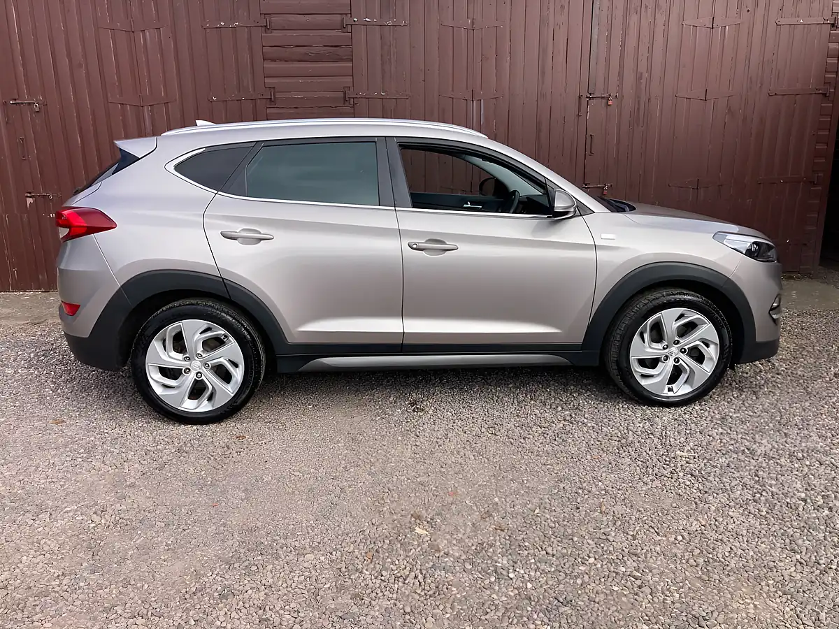 Used 2017 Hyundai Tucson Sport Edition White - Interior and Exterior details 5