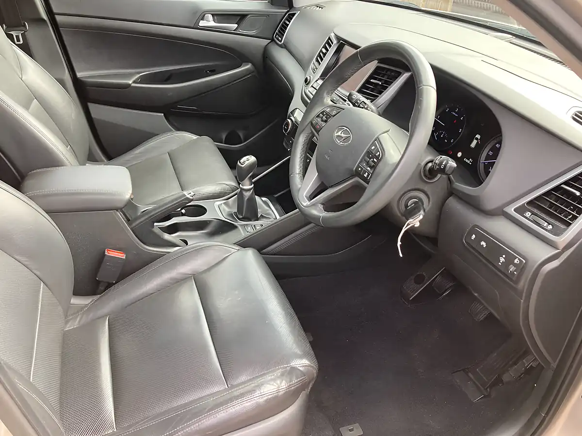 Used 2017 Hyundai Tucson Sport Edition White - Interior and Exterior details 6